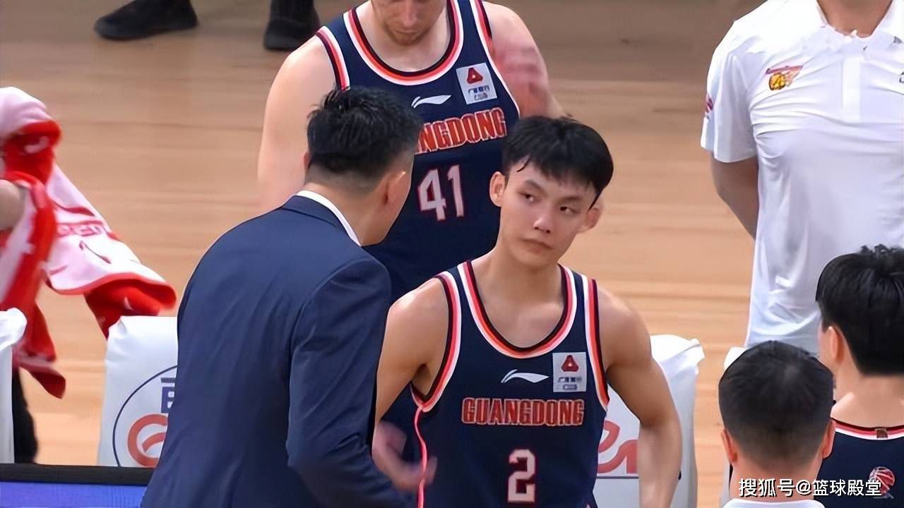 导演李霄峰此前曾表示，;影片注重的不是案件本身，而是凶案发生后的十年里，人们的精神面貌发生了巨变，有人在欲望深渊里沉沦，有人爬了出来